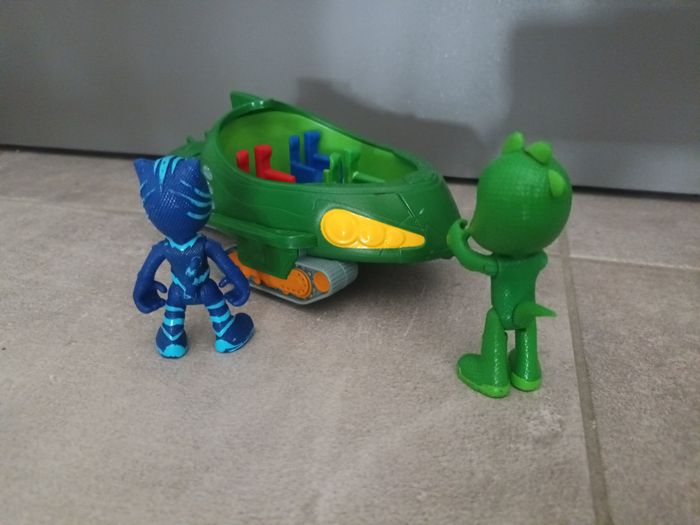 Figurine Gluglu avec son véhicule Pyjamasques - photo numéro 2