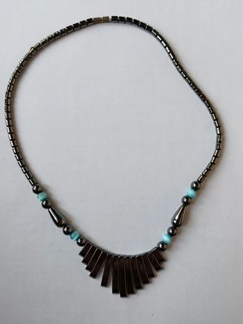 Collier en hematite
