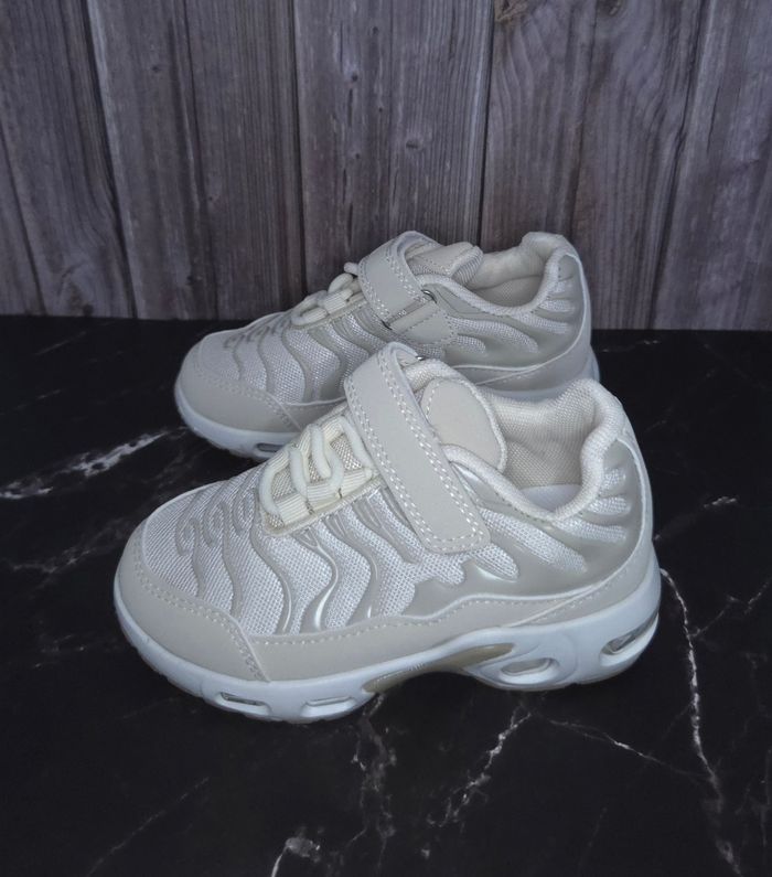 Baskets beige à scratch enfants mixtes tendances - Taille 26 - NEUVES 🌟