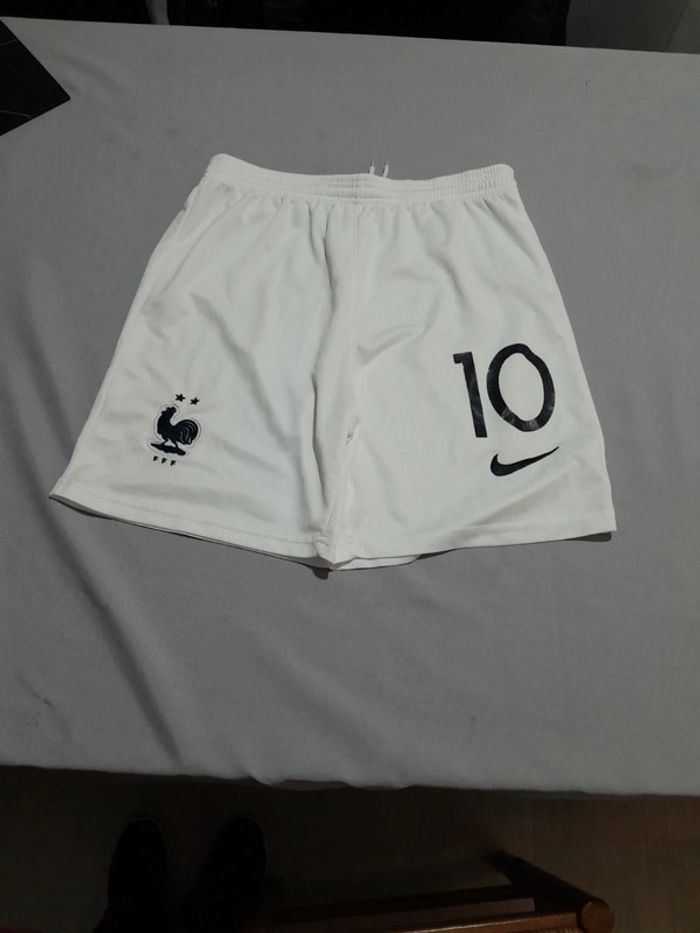 Short nike équipe de France numéro 10 kilian Mbappé