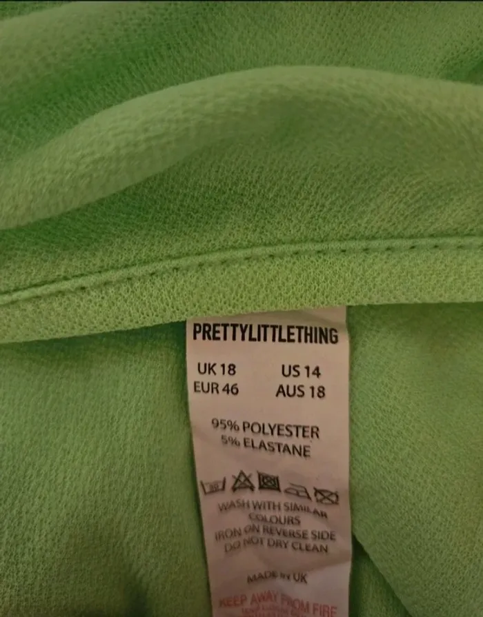 Haut vert cache coeur à cordons PrettylittleThing Taille 46 (plutôt un 40/42) Neuf - photo numéro 5