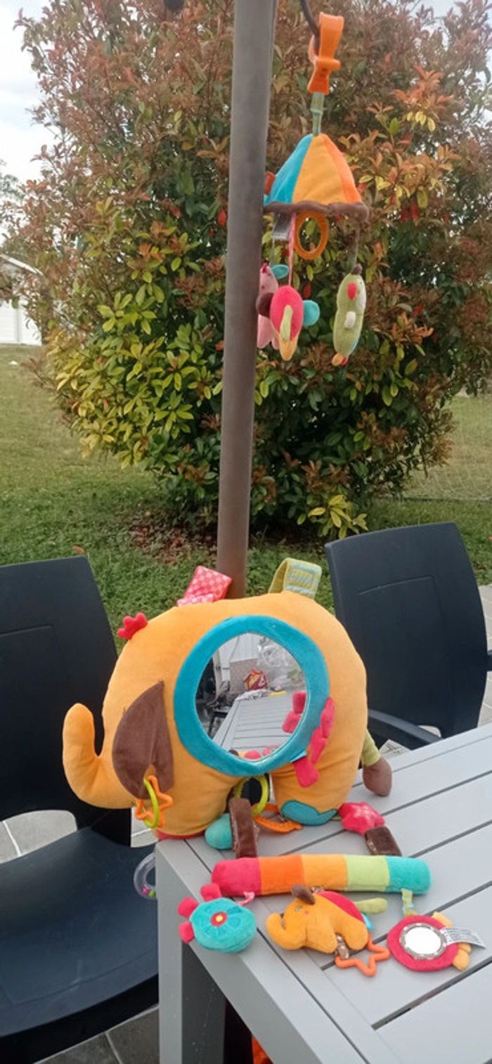 Jouets éveil premier âge