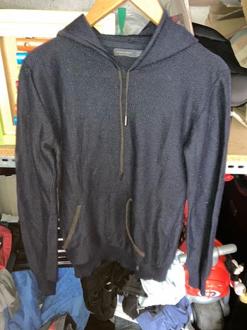 Pull marine avec capuche