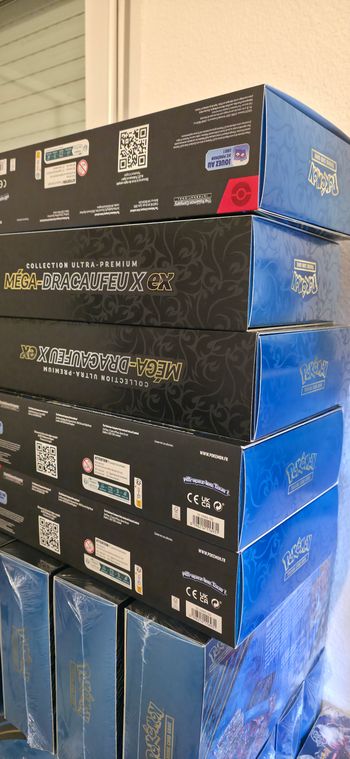 Lot 7 UPC vides sans boosters ni promos ni goodies