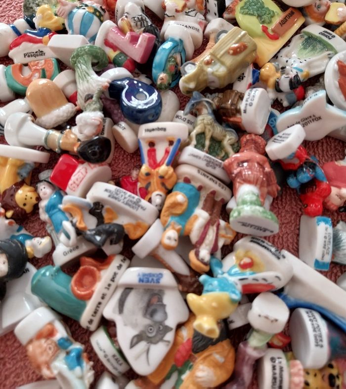 lot de 210 fèves n° 6 Disney Harry Potter Marsupilami Spiderman dessin animé film etc.... - photo numéro 4