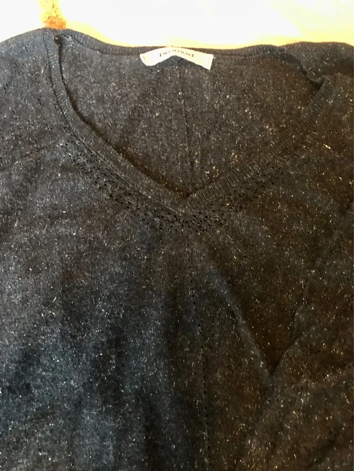 Joli pull gris et argenté - photo numéro 2