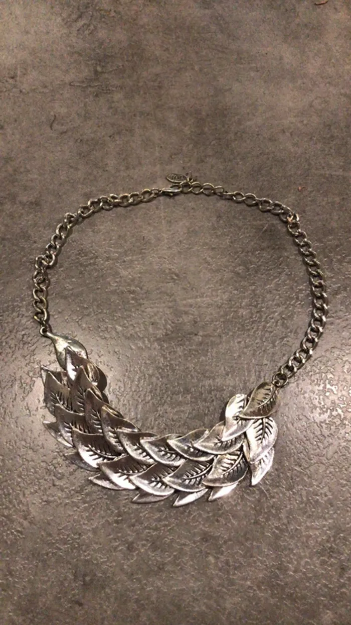 Collier feuilles