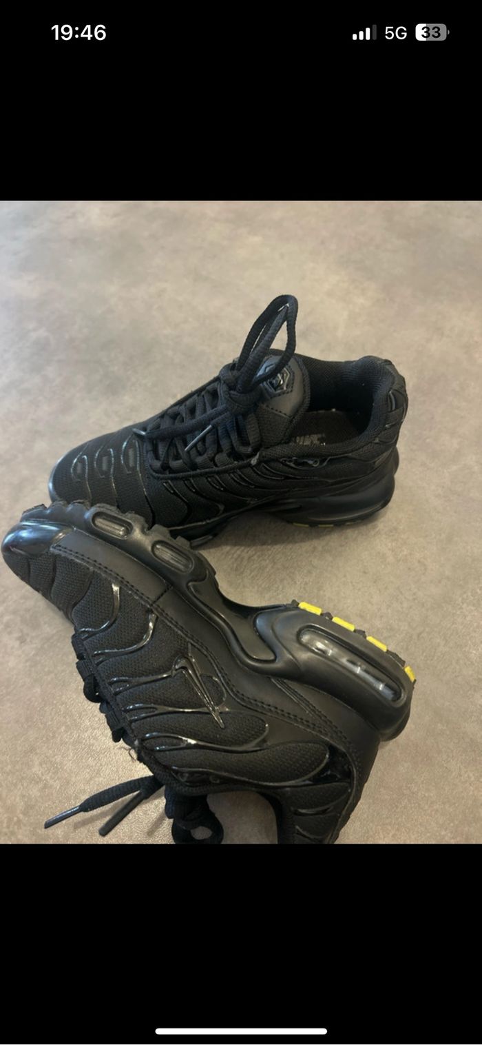 Basket Nike tn noir 32 - photo numéro 3