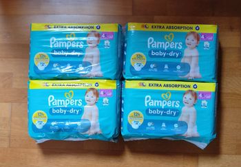4 paquets de couches Pampers baby dry taille 4+