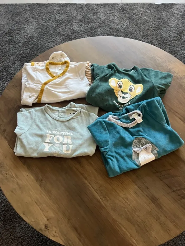 Lot de 4 pyjamas velours 6 mois