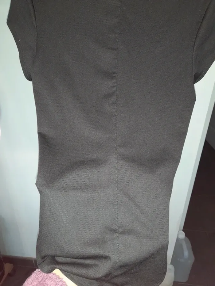 T shirt de sport. Taille 8 ans.decathlon - photo numéro 4