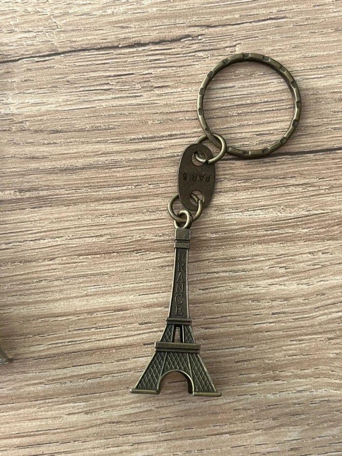 Porte clef Tour Eiffel Paris France neuf couleur bronze - photo numéro 2