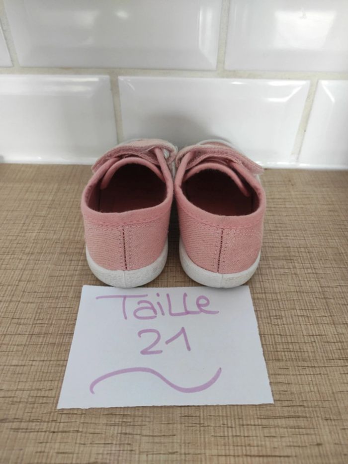 Baskets La halle taille 21 - photo numéro 3