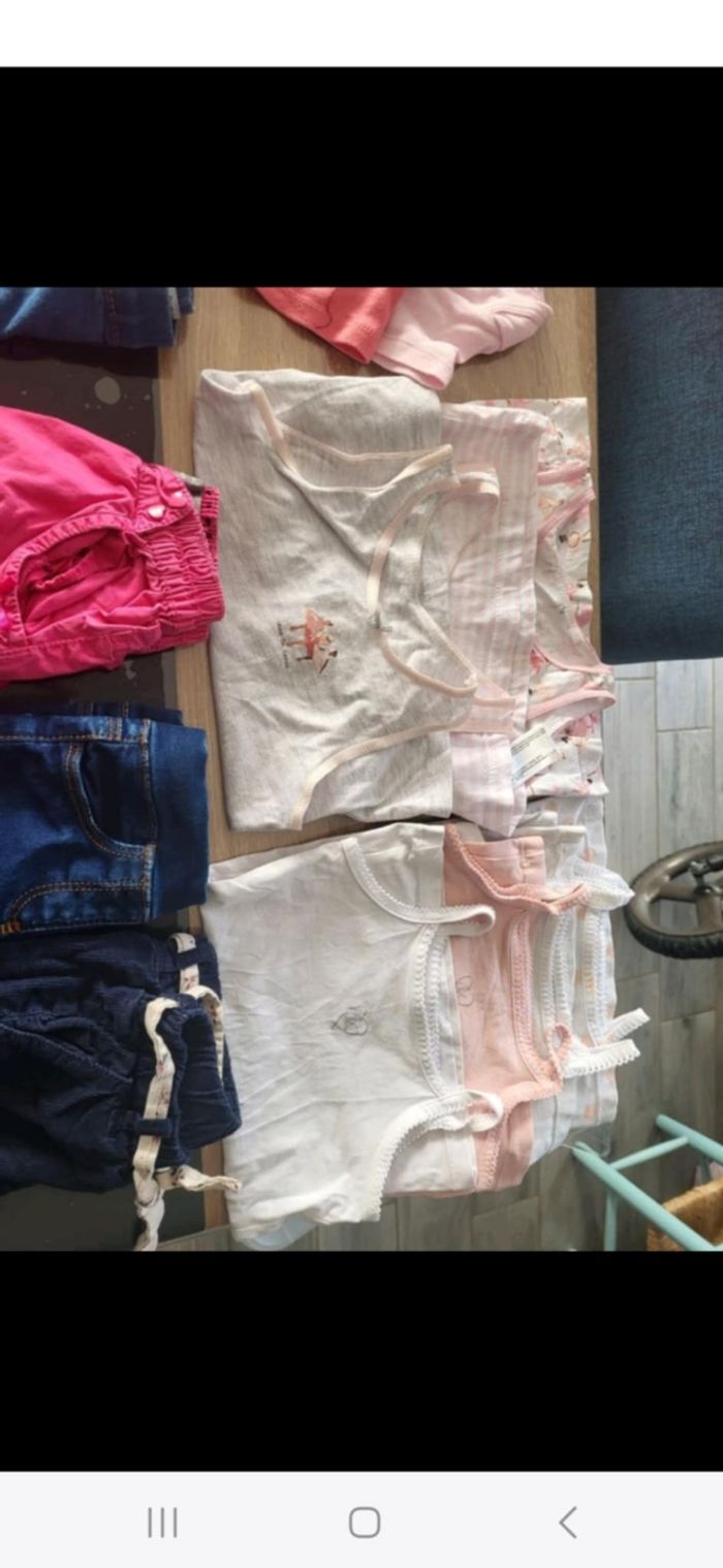 Lot 2 ans pantalons t shirts - photo numéro 4