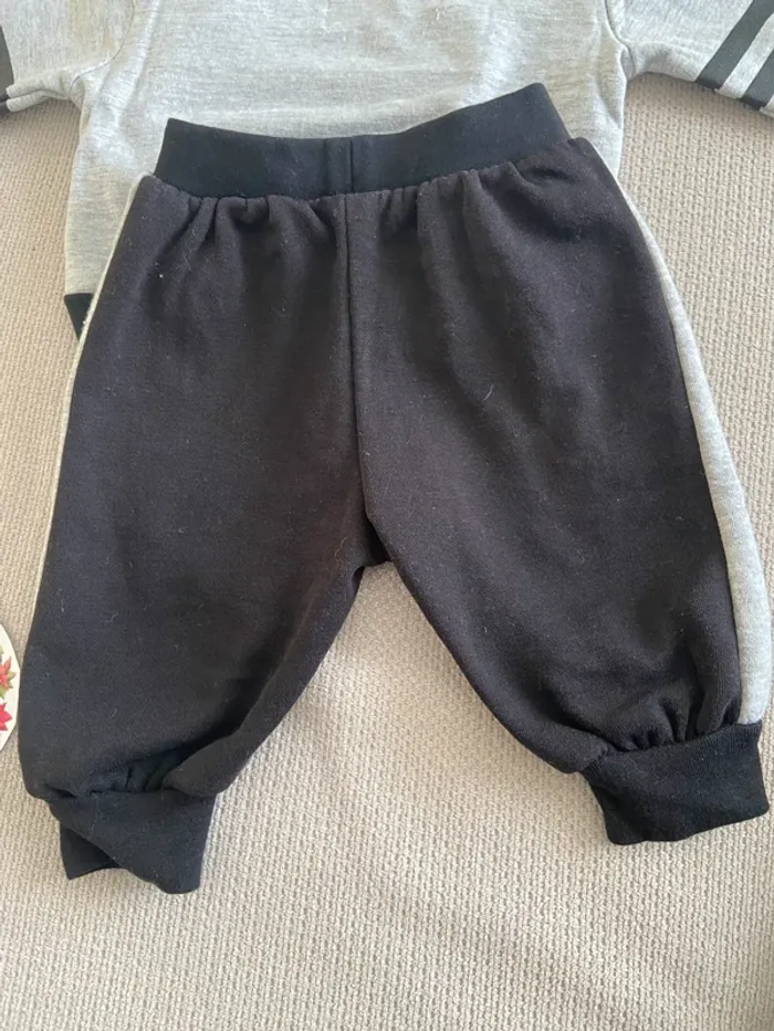 Ensemble jogging très bon état 3 mois - photo numéro 8