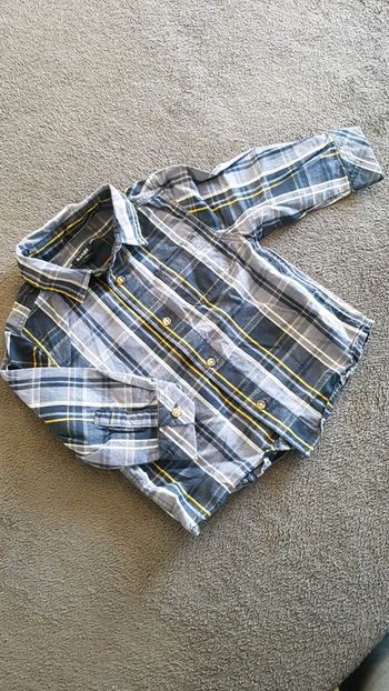 Chemise manche longue  camaïeu bleu et une point de jaune 12 mois