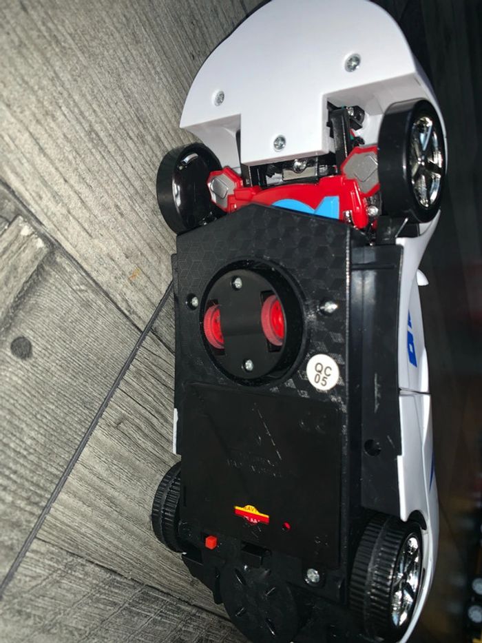 Voiture transforme en robot - photo numéro 4