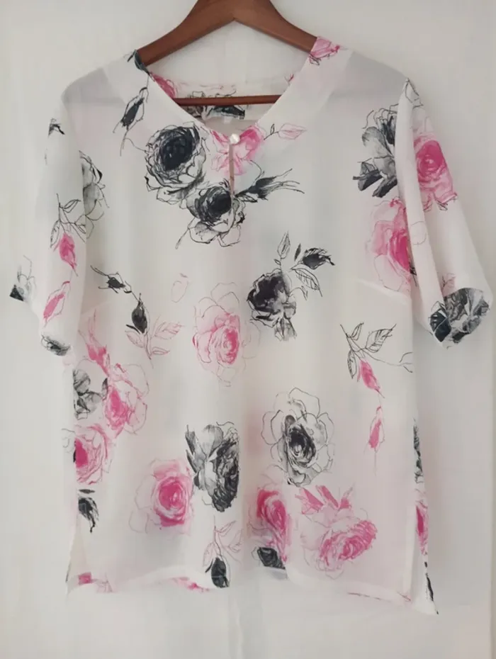 Blouse fleuri taille 46 blanche rose gris