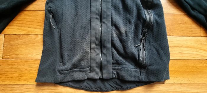 Veste Nike 12/13 ans très abîmée - photo numéro 3