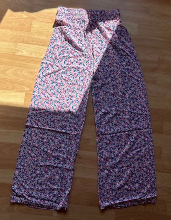Pantalon fluide rose à fleurs – Taille S/M – Neuf sans étiquette – Jamais porté
