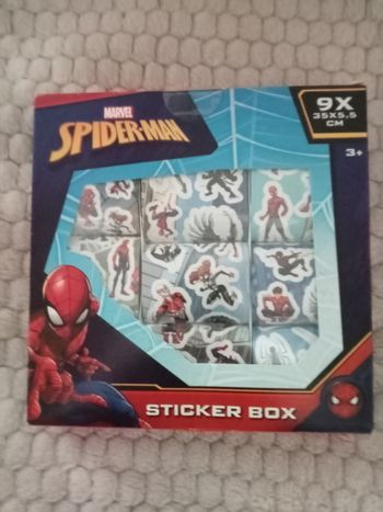 Boite de 9 rouleaux de stickers spiderman