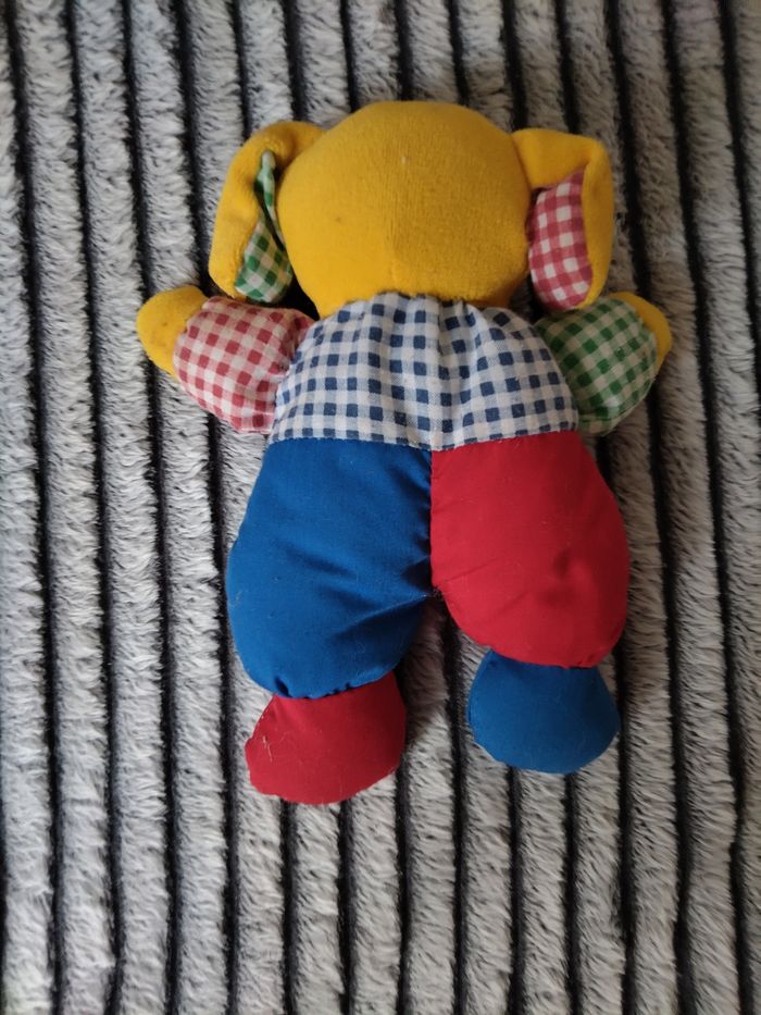 Peluche chien qui fait du bruit quand on le secoue - photo numéro 2