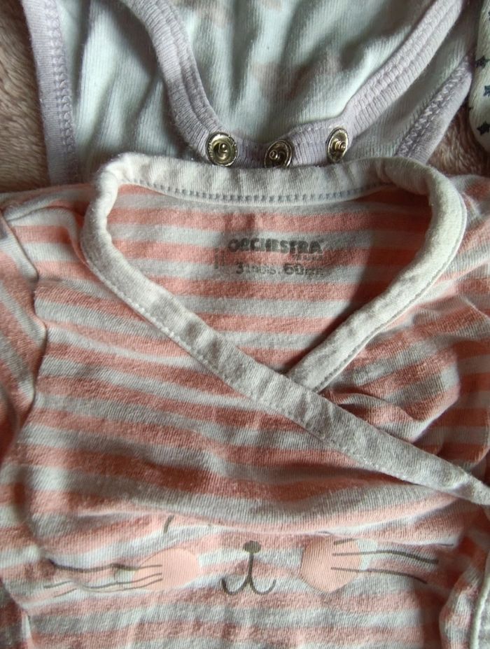 Lot bodies 3 mois - photo numéro 2