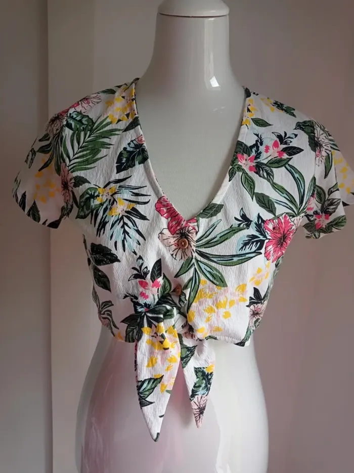 Magnifique top court kaki coloré été imprimé fantaisie avec noeud et boutons T.M Jennyfer