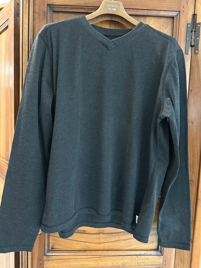 Sweat col V de la marque Quechua