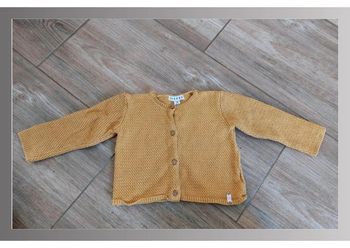 Beau gilet créées jaune moutarde 18 mois