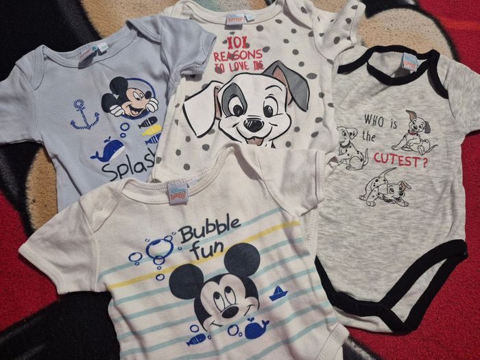 Lot vêtements disney 6 mois - photo numéro 2