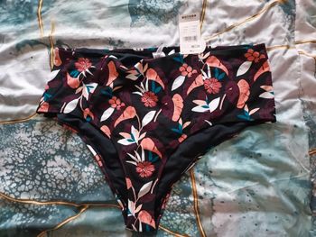 Bas de maillot de bain neuf taille 52