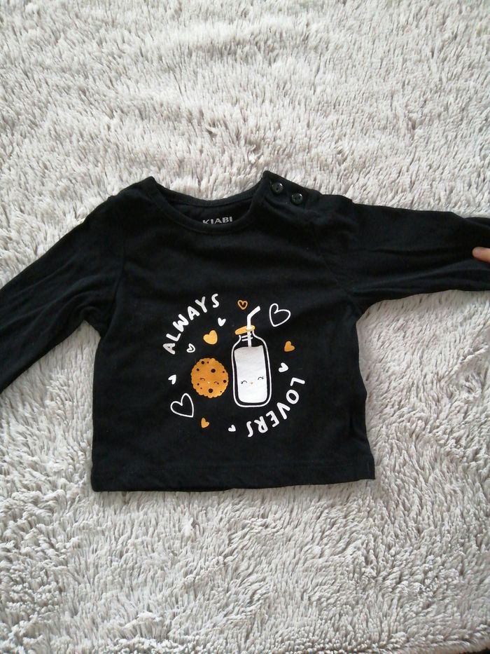 T shirt noir 1 mois