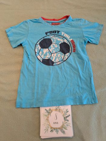 T-shirt bleu ciel 8 ans