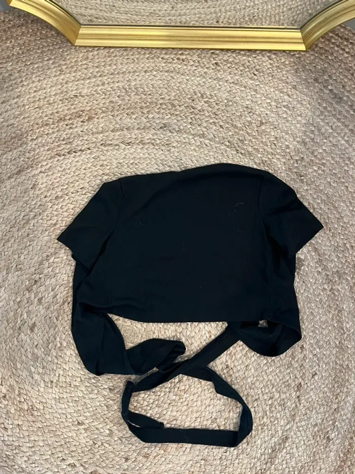 Top court noir à nouer Bershka - photo numéro 3