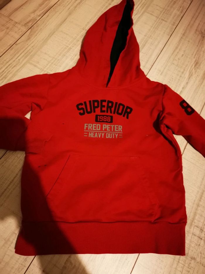 Sweat à capuche taille 8 ans
Bon état