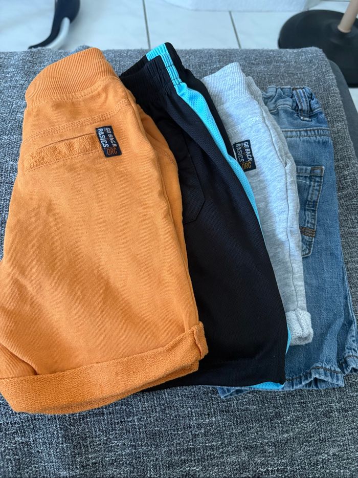 Lots 4 bermudas  4 ans