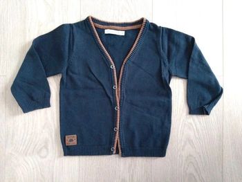 Gilet bleu marine et Camel Gémo 24 mois