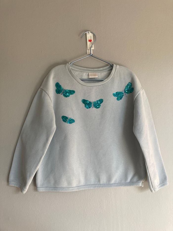 Sweat fille 6 ans (116 cm) Zara – Bleu ciel, papillons en sequins, très bon état