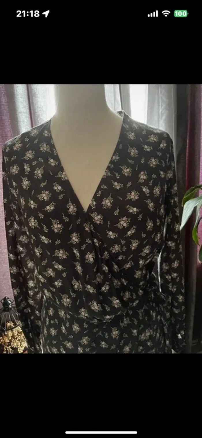 Jolie Robe noir à petites fleurs, taille S (taille grand) , Neuf - H&M - photo numéro 6