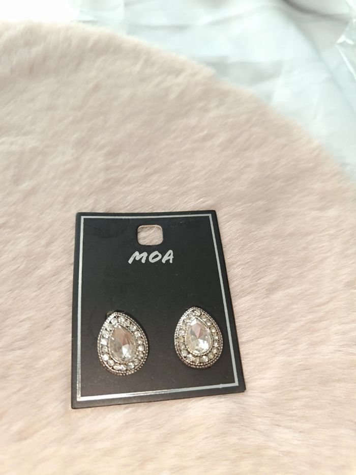 Boucle d'oreille goutte argenté Strass⭐Moa⭐
