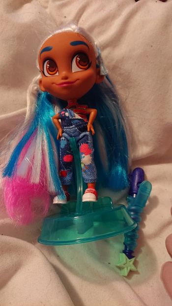 Petite poupée hairdorables