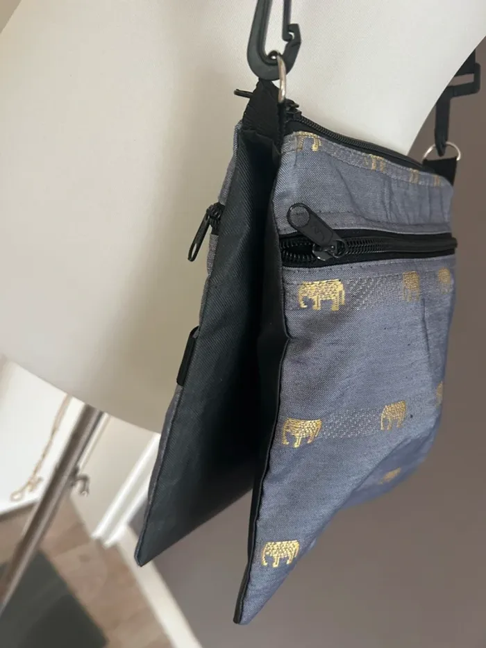 Sac bandoulière léger bleu en soie avec motif éléphant doré - photo numéro 5