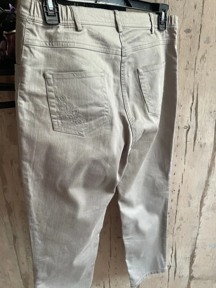 Superbe pantalon droit avec poches en 44 de marque Damart en excellent état proche du neuf - photo numéro 6