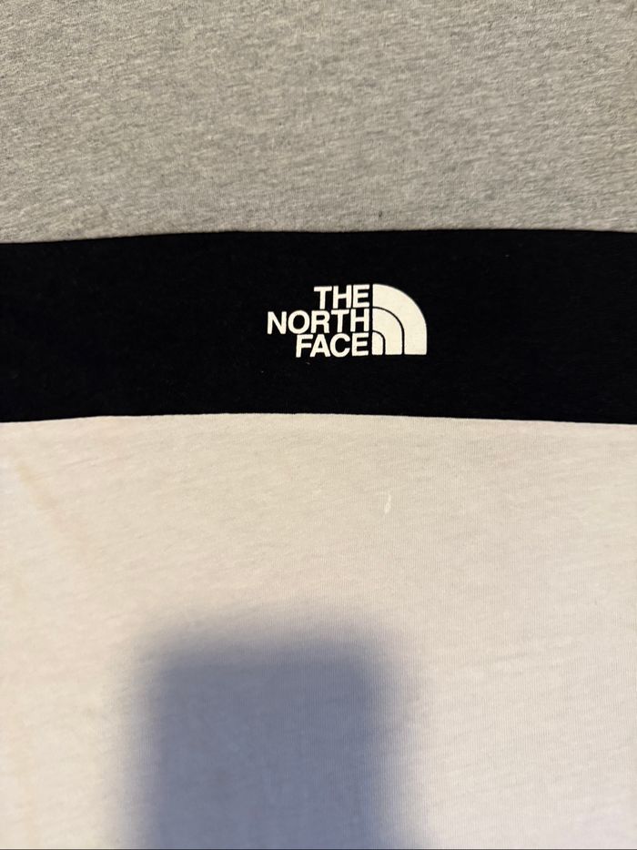 The North Face Men's Color Block Logo Tee - Gray/Black/White - Size [M] - photo numéro 6