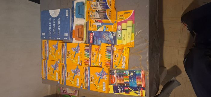 Lot fournitures scolaires