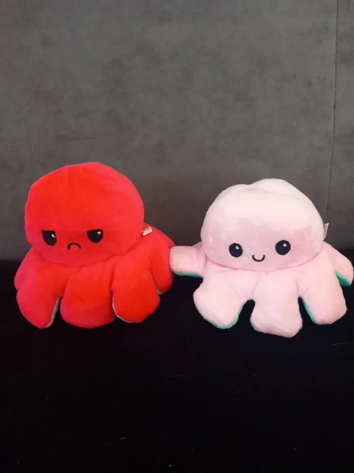 Lot de 2 peluches pieuvre réversible rose rouge bleu