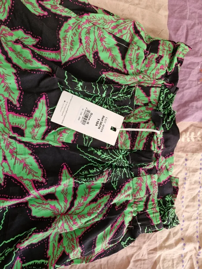 Short neuf S valeur 50€ Last Queen - photo numéro 2