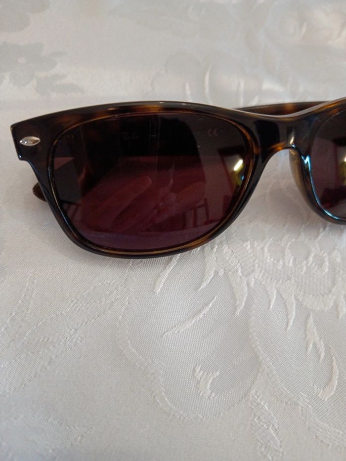 Lunettes de soleil Ray-Ban authentiques fabriquées en Italie - photo numéro 3