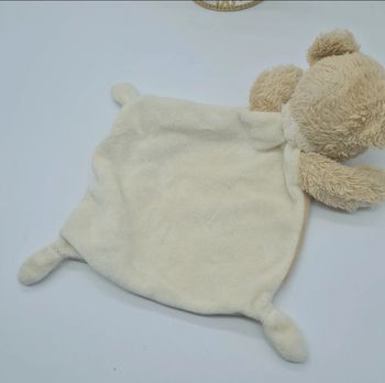 Doudou ours plat losange beige blanc echarpe Tex Carrefour